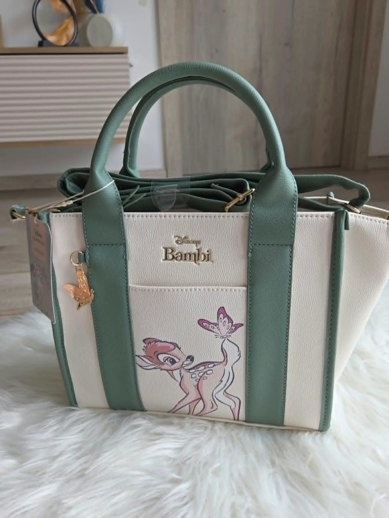 disney táska, bambi táska, disney bambi táska, női kézitáska, női válltáska, zsályazöld női táska, mesefigurás táska, mintás női táska, elegáns disney táska, prémium mesés táska