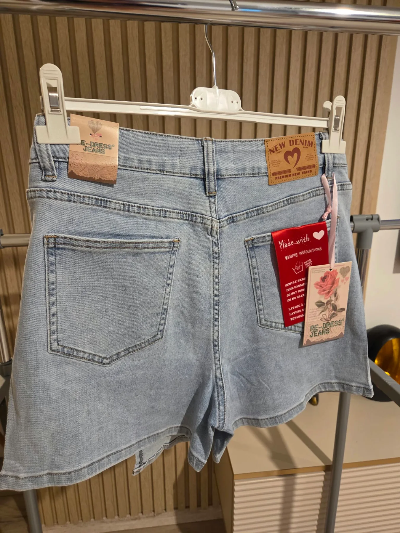 farmer szoknyanadrág, strasszos farmer szoknya, női skort, csillogó farmer shorts, világoskék farmer nadrág, Re-Dress jeans, nyári farmer szoknya, átlapolt farmer szoknya.