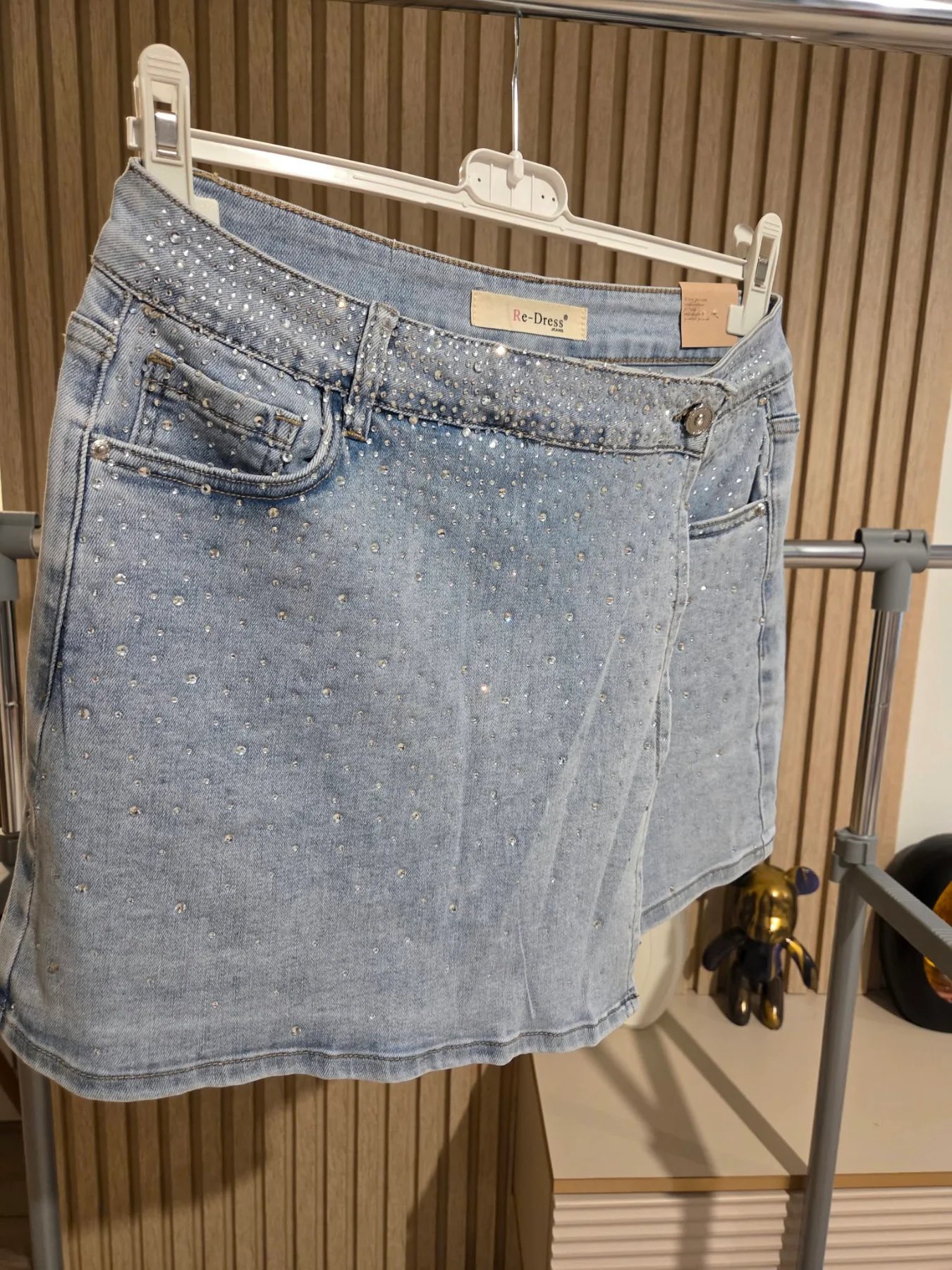 farmer szoknyanadrág, strasszos farmer szoknya, női skort, csillogó farmer shorts, világoskék farmer nadrág, Re-Dress jeans, nyári farmer szoknya, átlapolt farmer szoknya.