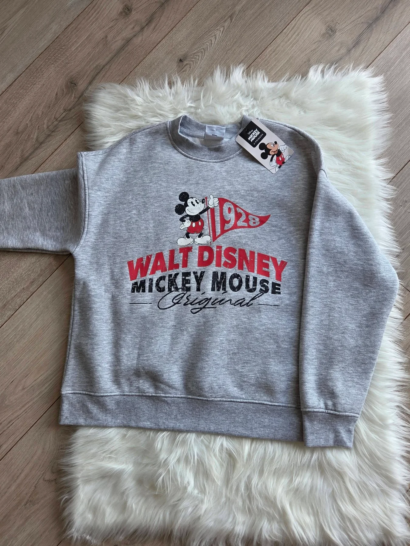 Mickey egér pulóver, Disney női pulóver, szürke melírozott felső, vintage Disney pulóver, retro mintás pulóver, Mickey Mouse ruha, pamut női pulóver, kereknyakú pulóver.