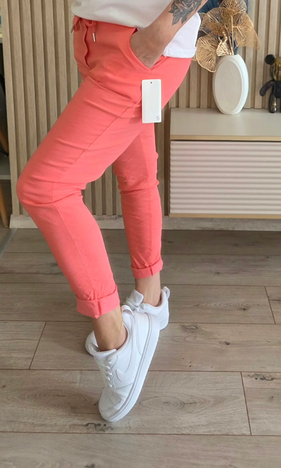 női stretch nadrág, gumis derekú női nadrág, megkötős női nadrág, gyűrt nadrág, korall női nadrág, világoskék nadrág, mentazöld nadrág, olasz női ruházat, kényelmes tavaszi nadrág, casual női nadrág.