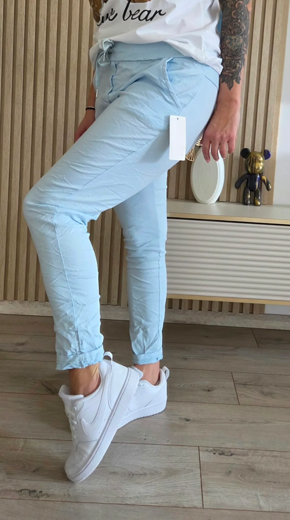 női stretch nadrág, gumis derekú női nadrág, megkötős női nadrág, gyűrt nadrág, korall női nadrág, világoskék nadrág, mentazöld nadrág, olasz női ruházat, kényelmes tavaszi nadrág, casual női nadrág.